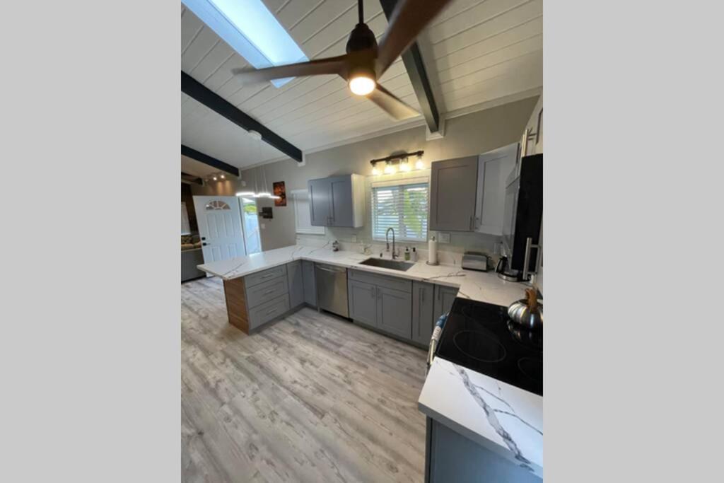 Spacious 2 Bedroom Beach House With King Suite Waianae Extérieur photo